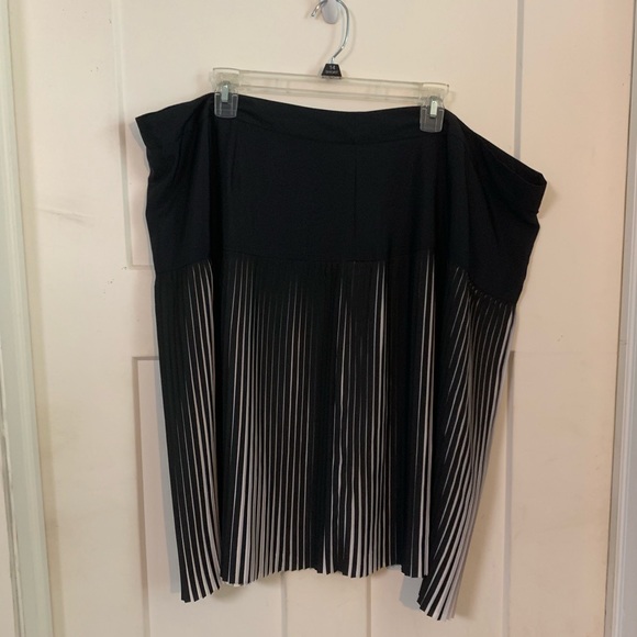 Lane Bryant Dresses & Skirts - Lane Bryant  26 black and white pleated skirt